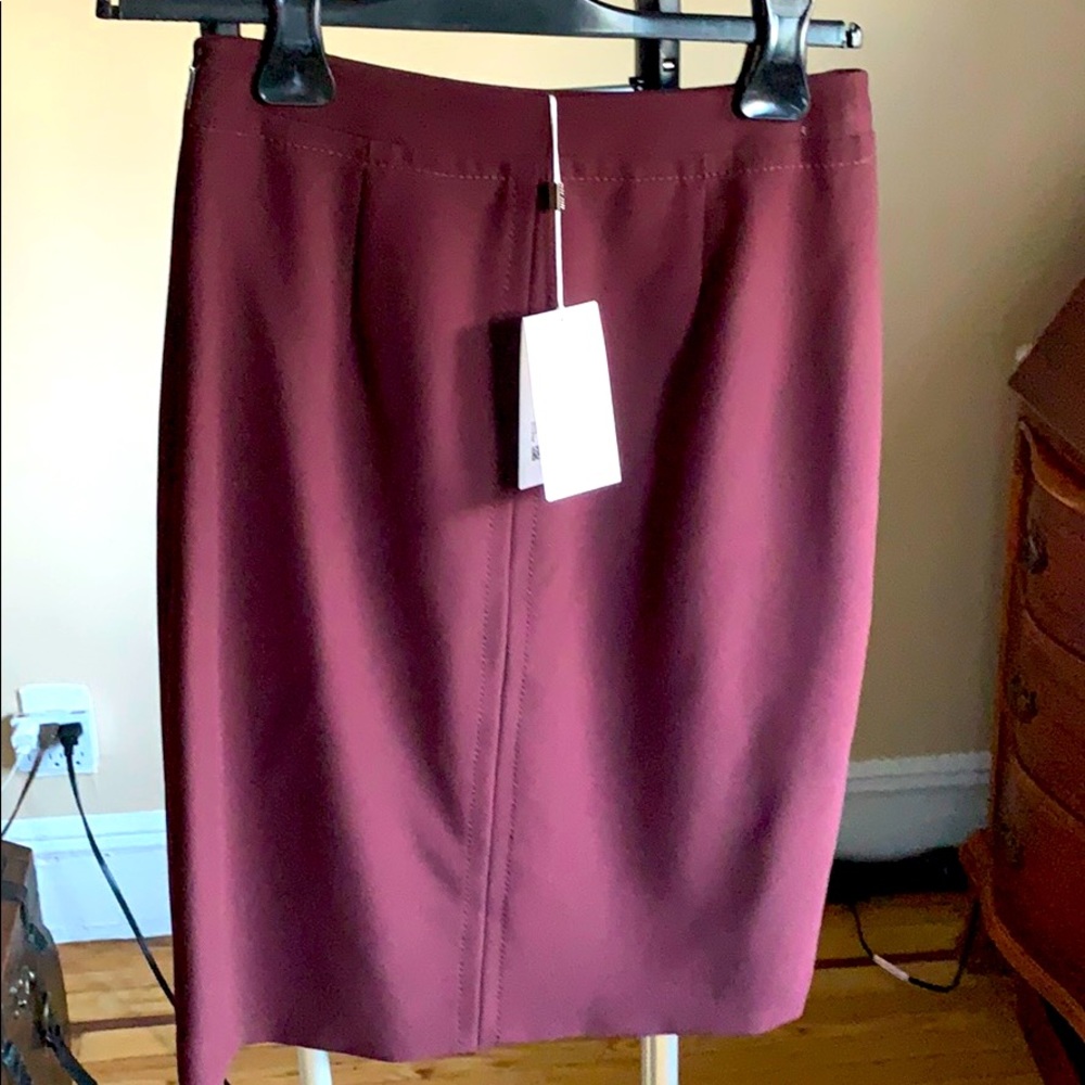 🍀Hugo Boss pensil skirt brand new size 4️⃣